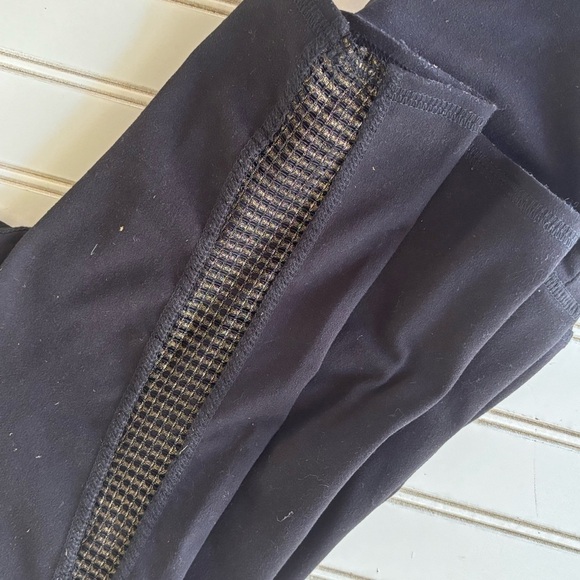 Black Mesh Panel High-Waisted Leggings - Picture 2 of 9